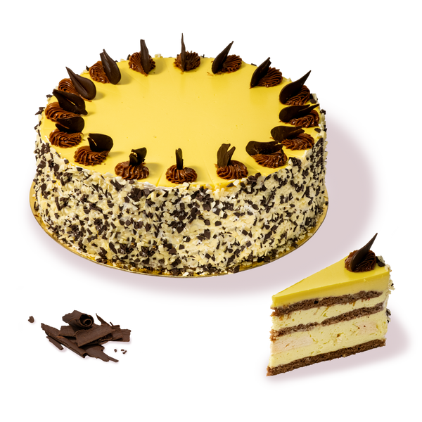 Торта Анелия от сладкарница Маргарита с бял крем, шоколадови стърготини и крема сирене.