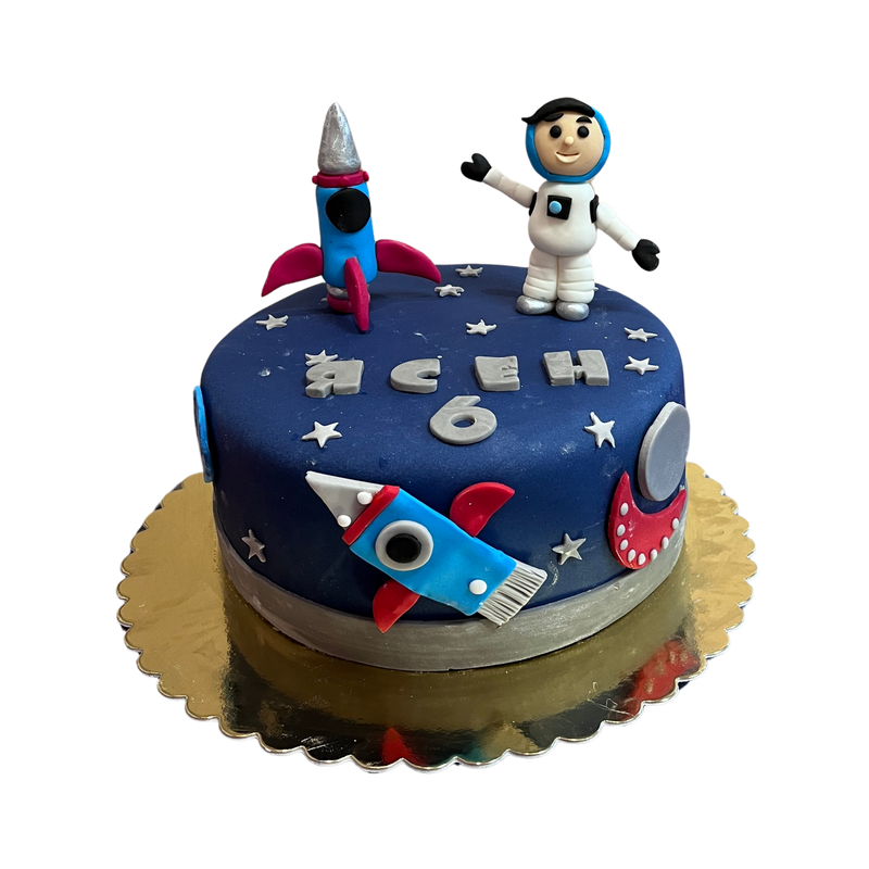 Празнична торта на Сладкарница маргарита синя с захарно чевече космонафт и ракета до него