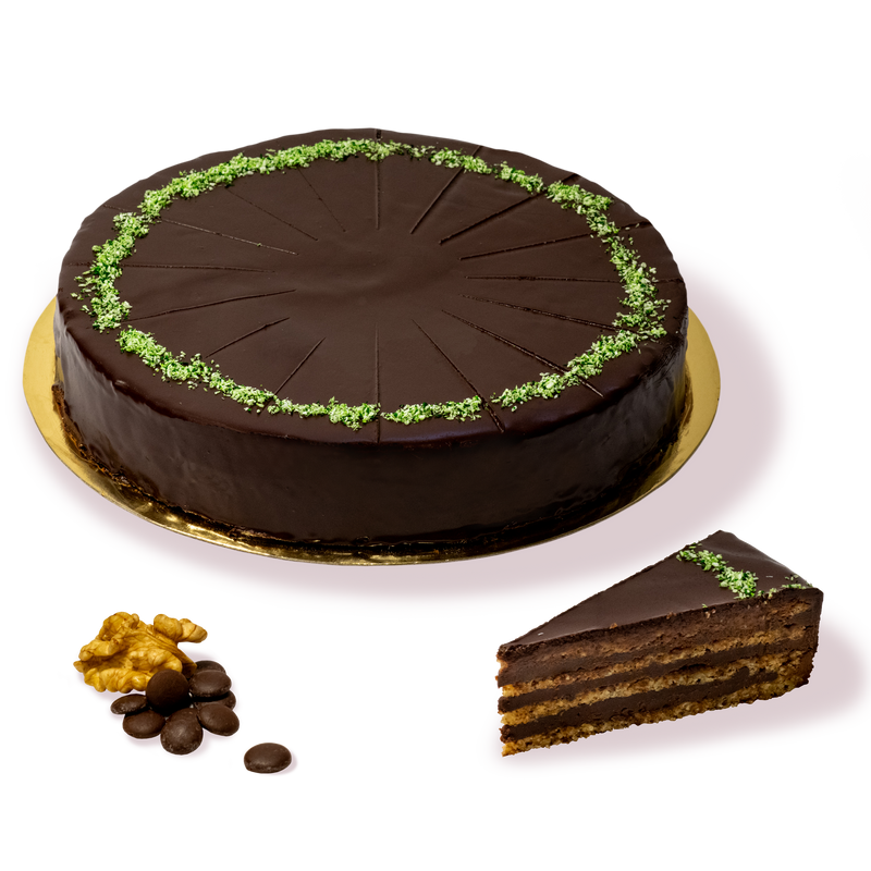 Торта Гараш от сладкарница Маргарита, с богат шоколадов вкус, украсена с натрошени орехови ядки и кафяви кафе зърна.
