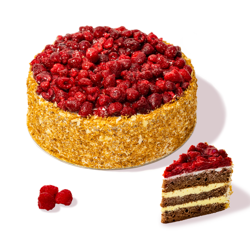 Торта Малина от сладкарница Маргарита украсена с цели малини.